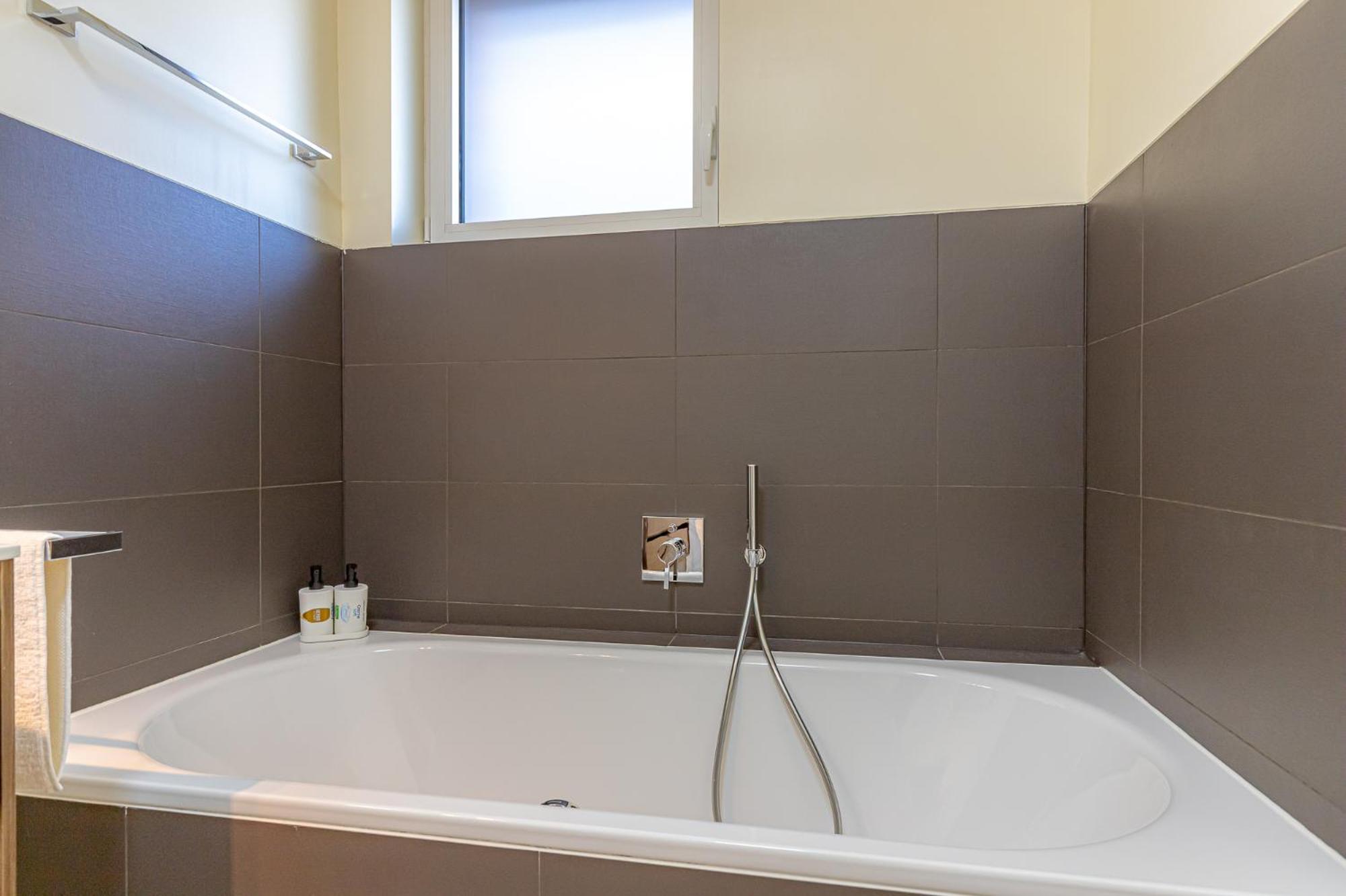 Imperial Of Lugano 3 With A Lake View Behind The Station And 10 Min From The Lake Of Lugano Exteriér fotografie